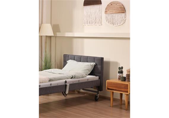 Pflegebett Ecofit S Luxe 90x200, gepolstert, mit zweigeteilten Aluminium Seitengitter